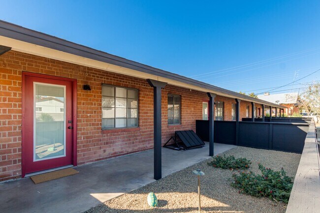 Foto del edificio - 2452 E Amelia Ave