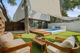 Building Photo - 2017 Kinney Ave