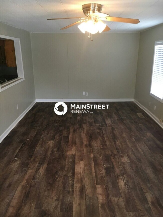 Foto del edificio - 3 Bedroom Pet-Friendly Home in Bessemer, A...