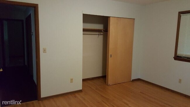 Foto del edificio - 5855 Winnetka Ave N