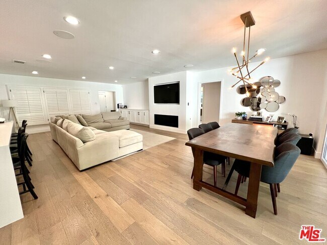 Building Photo - 4321 Greenbush Ave