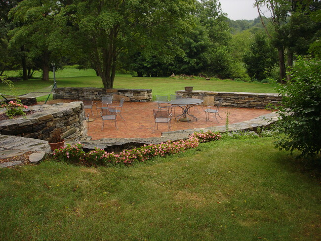 Building Photo - 294 Jones Hollow Rd