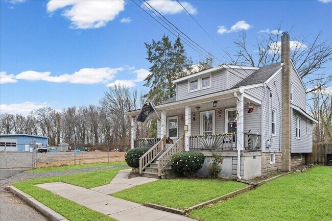 Foto del edificio - 139 Leona Ave