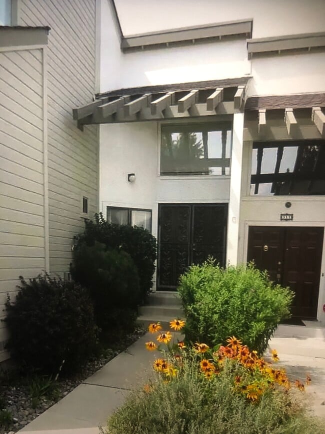Building Photo - 315 Lorraine Ct