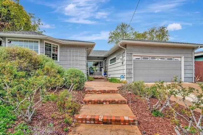 Building Photo - Massive Yard! 6 Bed / 2.5 Bath House on East Falls