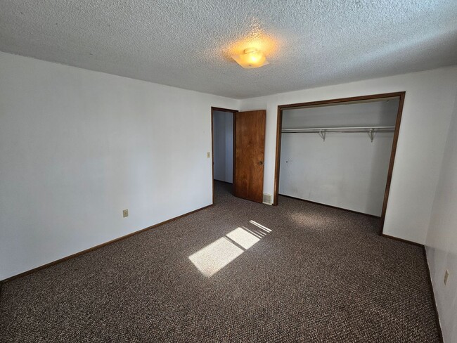 Building Photo - Wonderful Duplex in Spokane