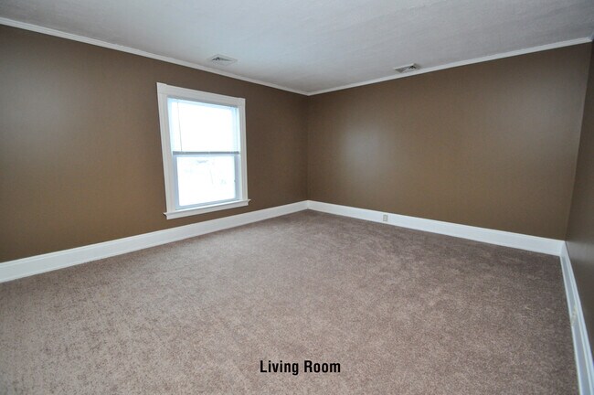 Building Photo - 809 Elm St