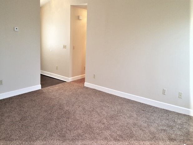 Building Photo - 305 Windgate Ct