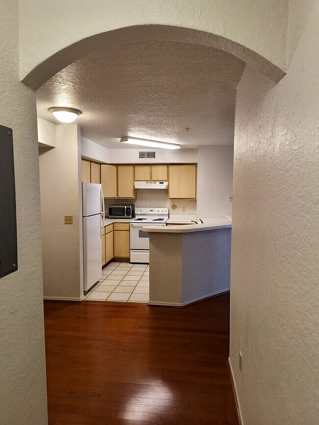 Foto del edificio - Fantastic Condo in Gated Bona Vista, Altam...