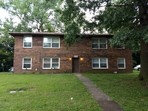 Building Photo - 616 Boxwood Dr