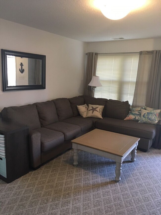 Building Photo - Great Condo Near Shopping, Restaurants & E...