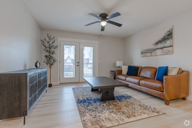 2BR, 2BA - 936SF - Livingroom - Oakwood Landings