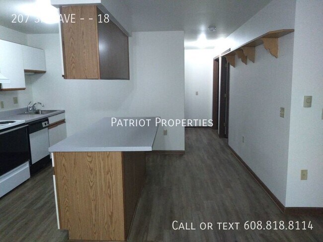 Building Photo - 2 bedroom/ 1.5 bath Apartment in Monroe, WI