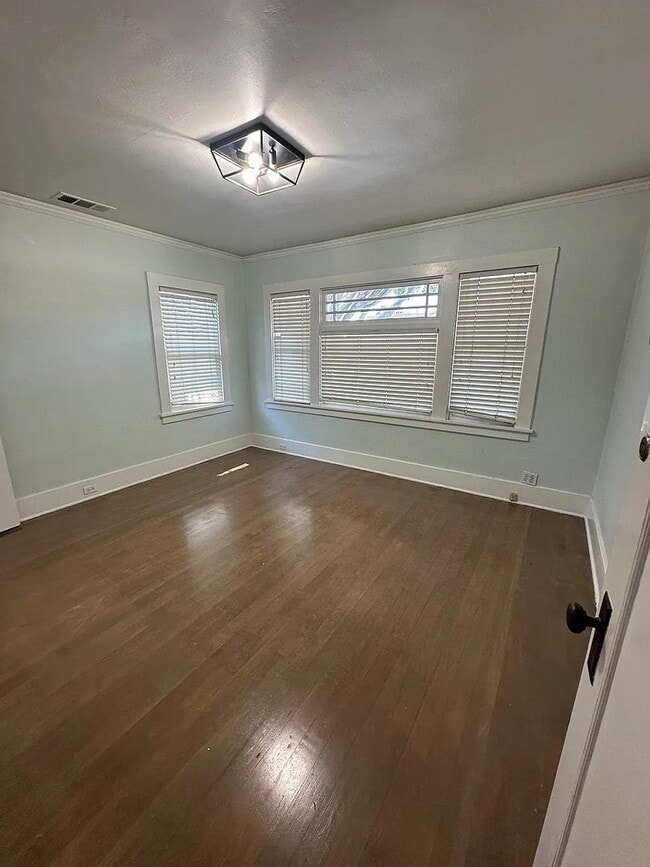 Building Photo - 940 Santa Rosa St