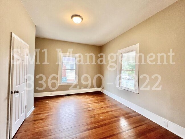 Building Photo - 115 Bruce St