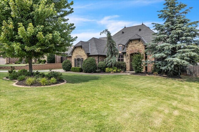 Building Photo - Gorgeous Executive Home - Open Plan - Stor...