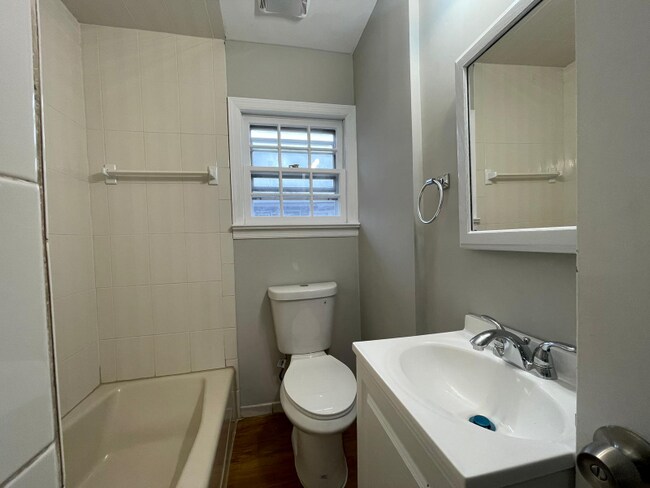 Foto del edificio - 42 Dehart Pl