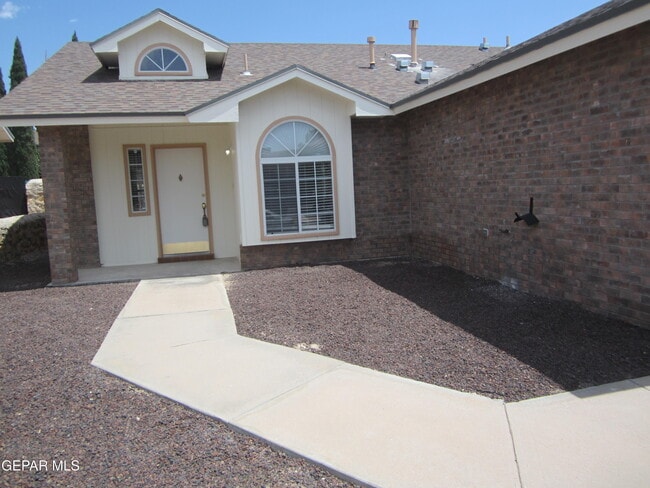 Building Photo - 7728 Plaza Serena Rd