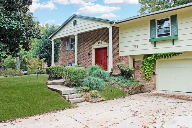 Foto del edificio - Mid-Century Modern 2-Level Pet Friendly, M...