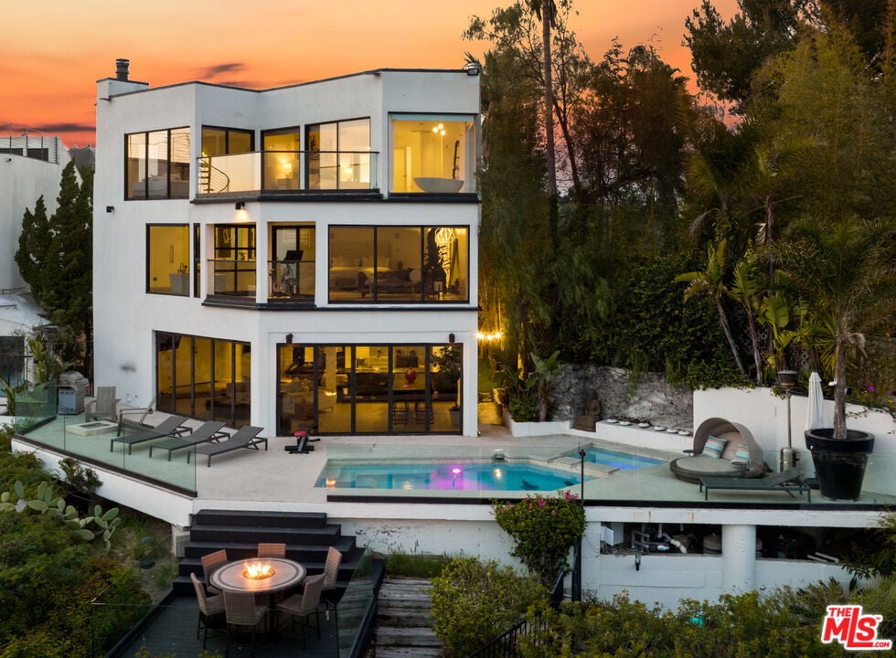 Foto principal - 8308 Grand View Dr