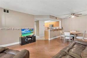 Foto principal - 18860 NW 57th Ave