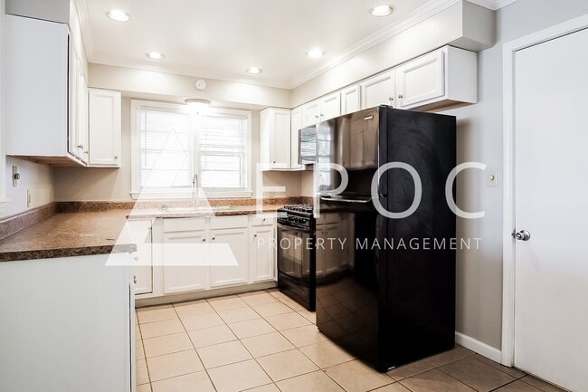 Foto del edificio - 9719 E 4th St