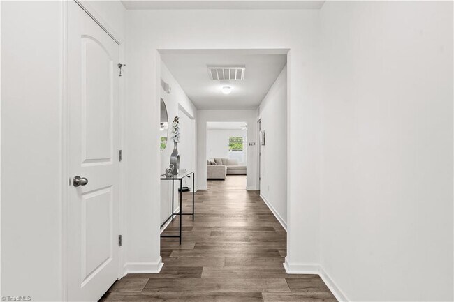 Foto del edificio - 574 Freeport Ct