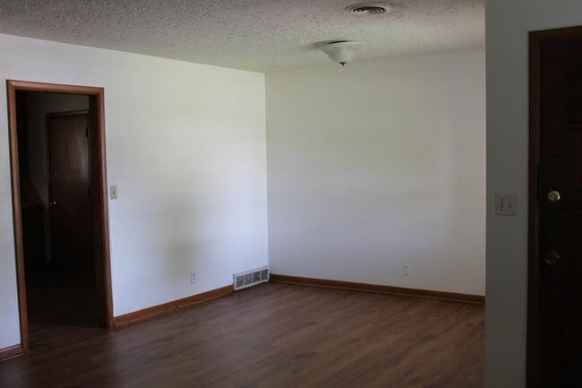 Building Photo - 1324 Denison Dr
