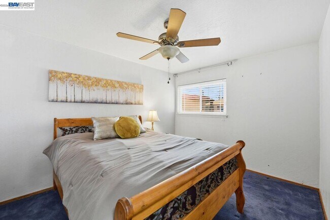 Foto del edificio - 1522 Dennis Ave