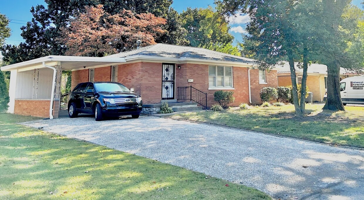 Primary Photo - 1406 Green Meadow Rd