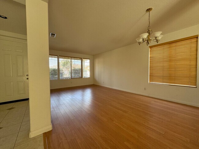 Building Photo - Fantastic 3 Bedroom Home in Lake Rancho Vi...