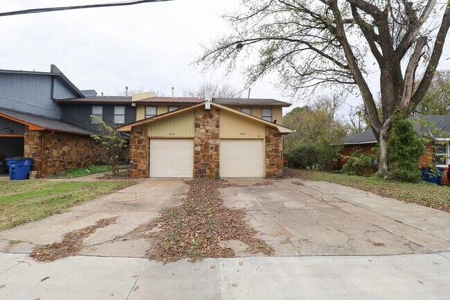 Foto del edificio - 2564 S Jamestown Ave