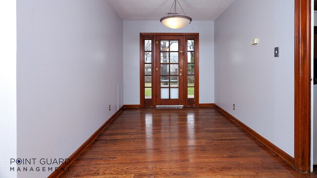 Building Photo - 343 S Vassar St