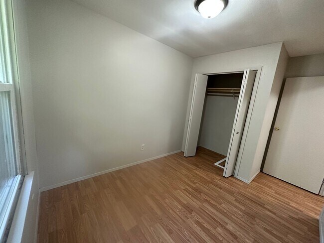 Building Photo - 406 E Main Glasford