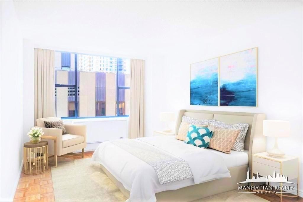 Foto principal - 443 W 37th St