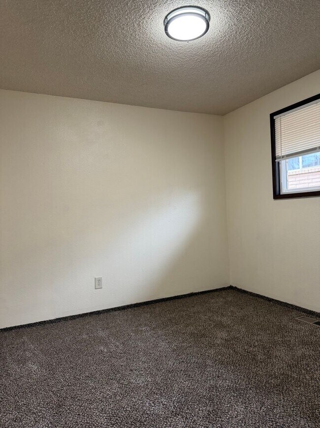 Building Photo - 2-bedroom duplex