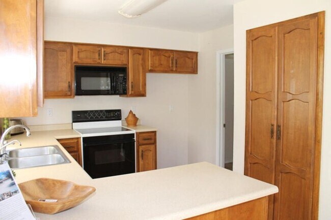Foto del edificio - Foothills 3/BD 2/BA 2/CG