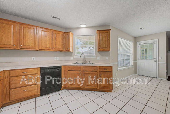 Photo - 313 Summerset St House