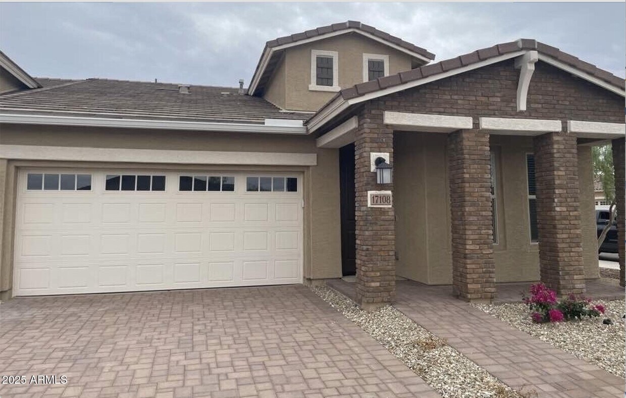 Foto principal - 17108 W Fallen Leaf Ln