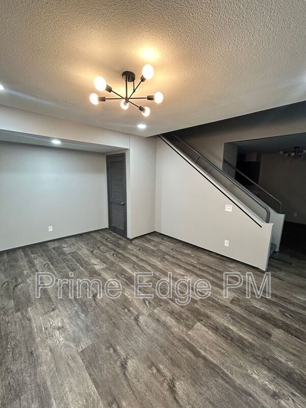 Building Photo - 1841 Ridgehaven Ct