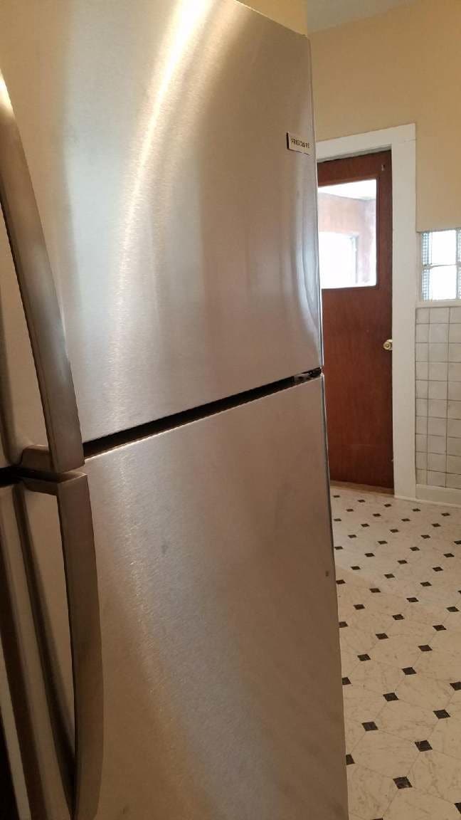 Building Photo - 817 W 1st St