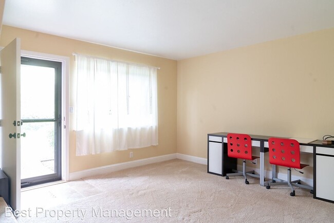 Building Photo - 2 br, 2.5 bath House - 515 Tamarack Dr. #18