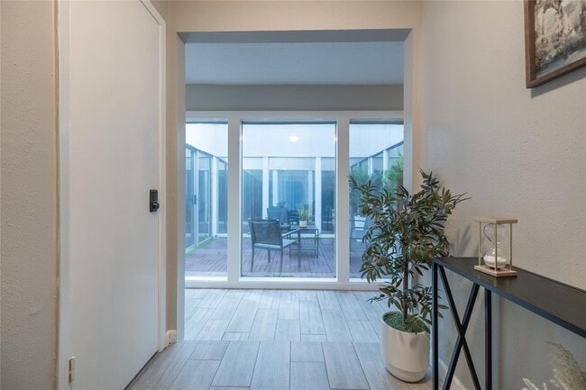 Foto del edificio - 9907 Towne Tower Ln