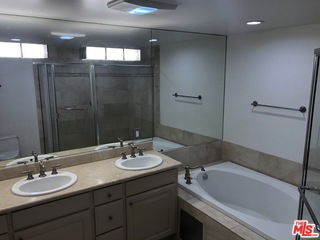 Foto del edificio - 1551 Manning Ave