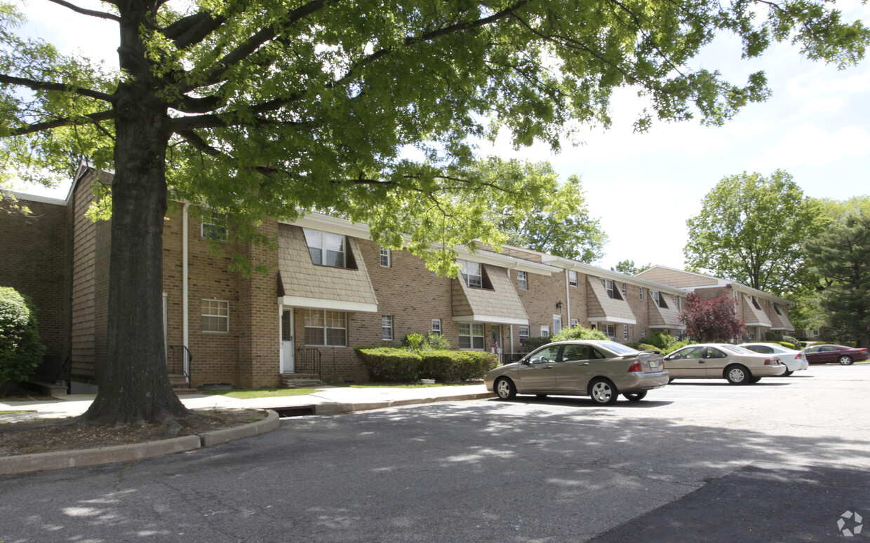 Primary Photo - Summerhill Village Condominiums