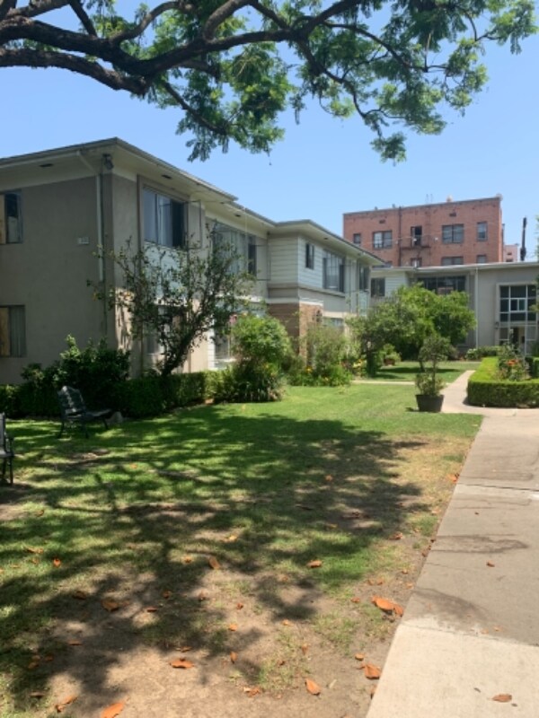 Foto del edificio - 1214 S Bronson Ave