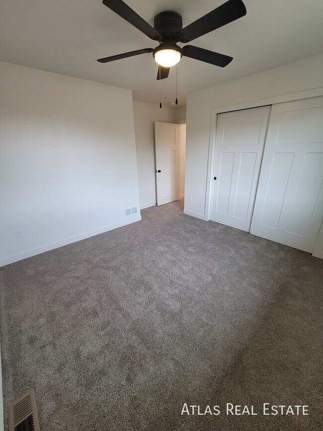 Foto del edificio - 827 S Laurue Dr