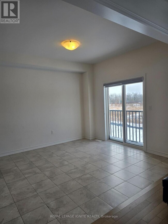 Building Photo - 387 Russell St