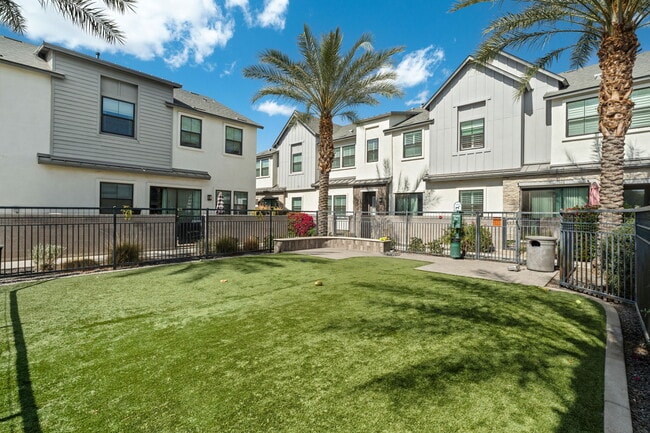 Building Photo - 3200 N 39th St