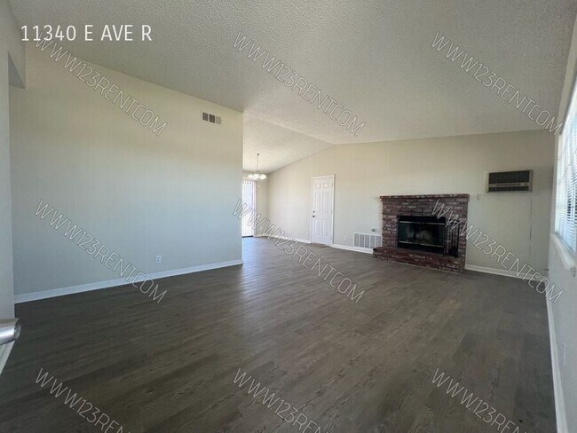 Foto del edificio - 11340 E Avenue R